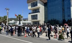 Çarşı esnafından belediyeye "gölgelik" protestosu