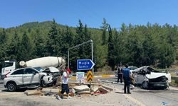 İki otomobilin çarpıştığı kazada 1'i ağır 4 kişi yaralandı