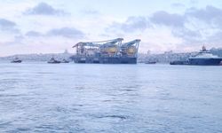 Dev gemi İstanbul Boğazı'nda