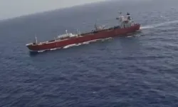 ABD ordusu, İran'a doğru giden tankeri füzeyle hedef aldı