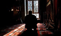 Allah’a kulluk edin ve O'na hiçbir şeyi ortak koşmayın.