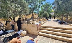 Siyonistler, Mescid-i Aksa'ya baskın düzenledi!