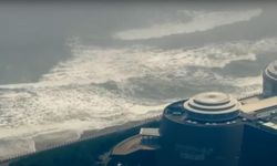 Depremin ardından tsunami dalgaları başka ülkeye ulaştı