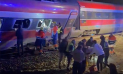 İki tren çarpıştı!