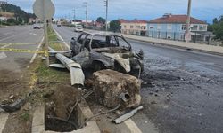 Otomobil aydınlatma direğine çarptı: 1 ölü, 1 yaralı