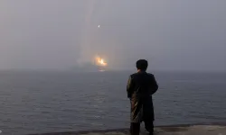 Kim Jong-un'dan gövde gösterisi! Füzeler peş peşe ateşlendi