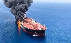 Hürmüz Boğazı'nda petrol tankeri mayına çarparak patladı!