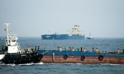 Hürmüz'de tanker alarmı: Suudi petrol gemisi saldırıda hasar aldı