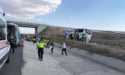 Otobüs yoldan çıktı 19 kişi yaralandı!