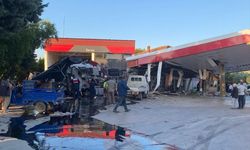 Tır market duvarına çarptı, 1 kişi öldü, 2 kişi yaralandı!