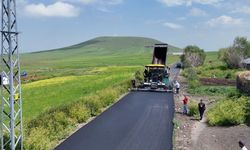Kars'ta köy yolları yenileniyor