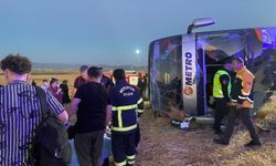 Yolcu otobüsü devrildi: 46 yaralı