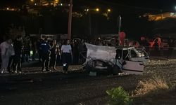 Adana'da feci kaza: Kırmızı ışıkta bekleyen araca çarptı, 1 ölü 3 yaralı