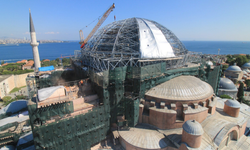 Ayasofya Camii'ndeki restorasyonda yeni aşama: Ana kubbe geçici çelik çatıyla korunuyor