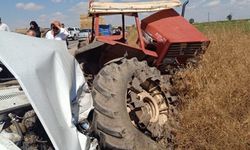 Traktöre çarpan otomobildeki 3 kişi öldü