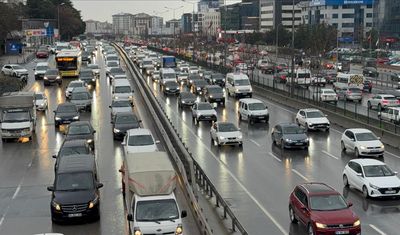 İstanbul'da ramazanın ilk iftarı öncesi trafik kilit!