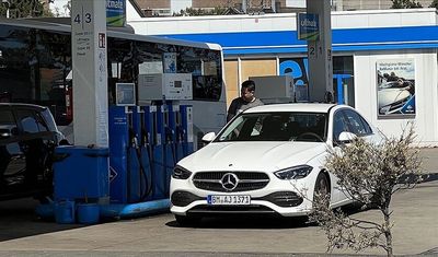 Almanlar araçlarına daha ucuz yakıt almak için Polonya’ya gidiyor!