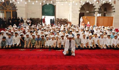 Yüzlerce çocuk "Hayat Namazla Güzeldir" dedi