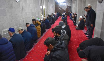 Bitlis'te sabah namazıyla diriliş programında camiler dolup taştı