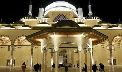 Çamlıca Cami'de ilk ezan okundu
