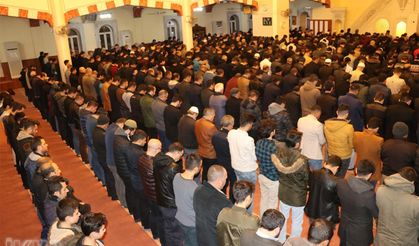 Regaib Kandili'nde camiler doldu taştı