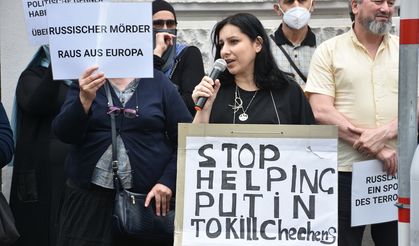 Avusturya'da katledilen Kadirov muhalifi için protesto düzenlediler