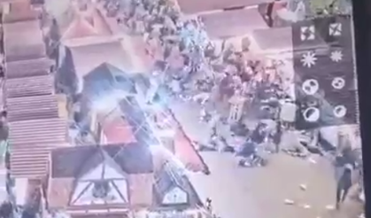 Almanya'da araç kalabalığın içine daldı, onlarca kişi yaralandı!