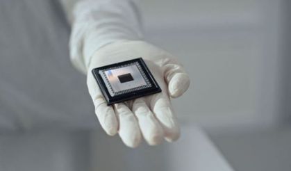 Saç inceliğinde çip! Kıvılcım gücüyle 7 dakikada 100 milyon kitabı aktarıyor