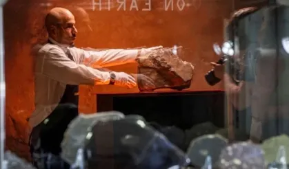 Mars'tan dünyaya düşen Gök Taşı krizi! 5,3 Milyon Dolara satıldı soruşturma başlatıldı