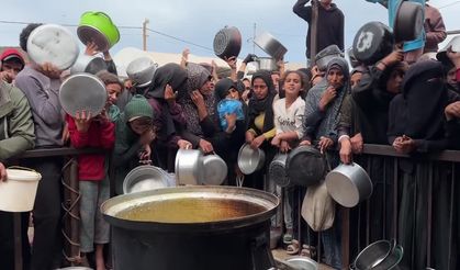 Gazze'de sıcak yemek dağıtan yardım kuruluşlarından hayırseverlere çağırı...