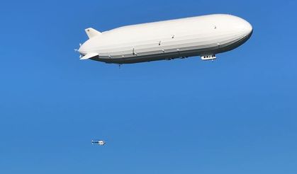 Dünyanın en büyük hava aracı, test uçuşu sırasında böyle görüntülendi