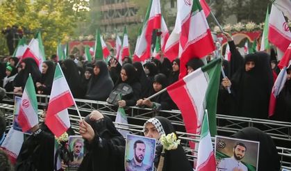 Cenazelerine ulaşılan 300 İran askeri için, cenaze töreni düzenlendi