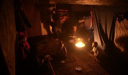 Gazzeliler için aydınlanmanın tek yolu, gece yakılan ateşler