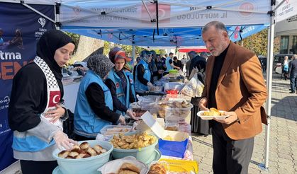 Artvin'de Gazze için kurulan "Hayır Çarşısı"na halk yoğun ilgi gösterdi