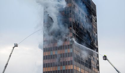 Hırvatistan'da gökdelen, alevlere teslim oldu