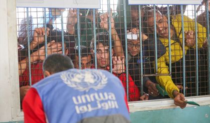 Gazze'de evsiz kalan Filistinlilerin son umudu çadırlar...