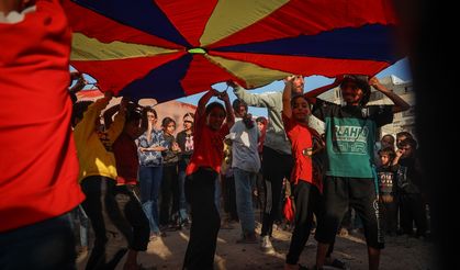 Gazzeli gençler, Gazzeli çocukları eğlendirdi