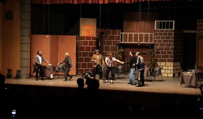 Siyonist soykırımcılar Şam kapılarına dayanmışken, Halep'te sanatsal tiyatro faaliyetleri düzenleniyor