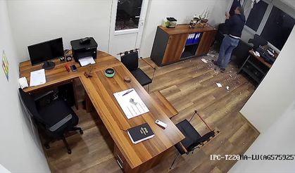 Asma kat yıkılınca, alt kata böyle düştü