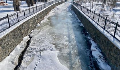 Ardahan'da kanallar ve ırmaklar dondu