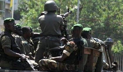 Gine'de hükümet istifa etti