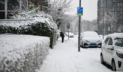 Hollanda fırtınalarla boğuşuyor