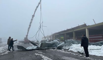 Urfa'da yoğun kar nedeniyle 67 iş yerinin çatısı çöktü