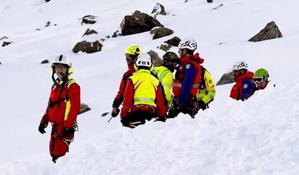 İtalya’da çığ düştü: 2 ölü, 1 yaralı