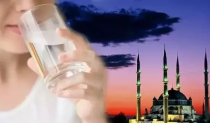 Sahurda ezan okunurken su içilir mi? Ezan okunurken su içmek orucu bozar mı?