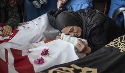 Lübnan'da şehid edilen sağlık görevlileri için cenaze töreni düzenlendi