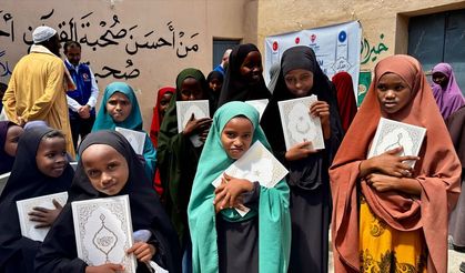 Diyanet Vakfı Somali'de Kur'an-ı Kerim dağıttı