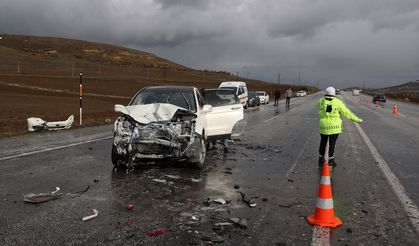 Üç araç karıştı: Kazada 1 kişi öldü, 5 kişi yaralandı