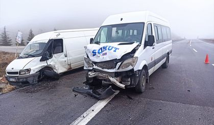 Yolcu minibüsü ile kamyonet çarpıştı: Çok sayıda yaralı var