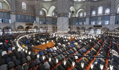 İstanbul’da bayram coşkusu: Camiler doldu taştı